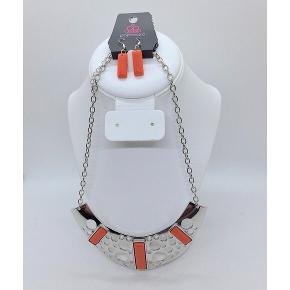 Paparazzi Jewelry Lot 8 Assorted Pieces 4 Necklaces 2 Rings 2 Pair Earrings - Picture 2 of 9